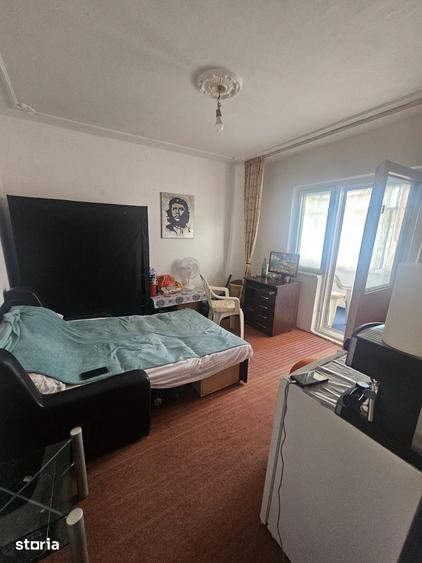 Apartament cu 3 camere decomandat în Tomești