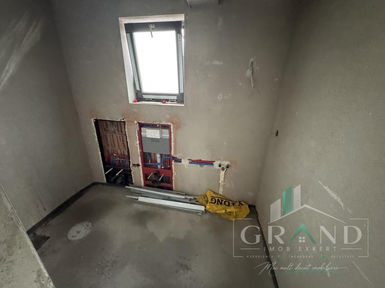 Apartament cu 3 camere semidecomandat în Andrei Mureșanu