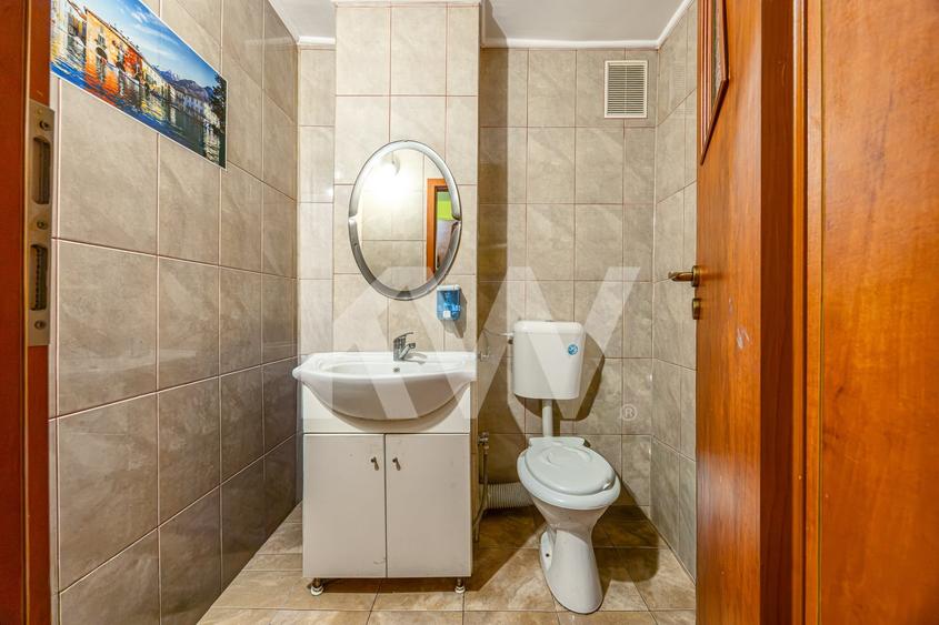 Apartament cu 3 camere semidecomandat în Noua