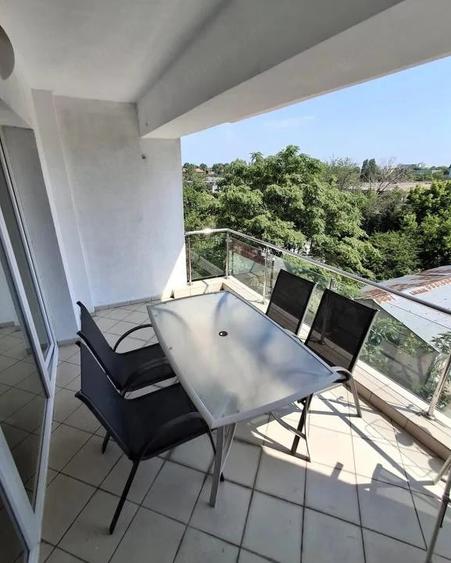 Apartament cu 3 camere decomandat în Pajura
