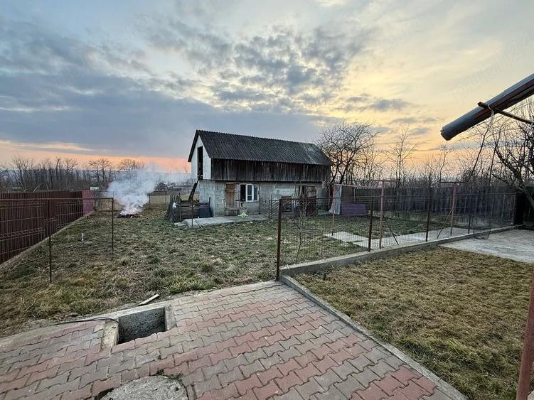 Casă cu Teren 1215 Mp în Hârtoape
