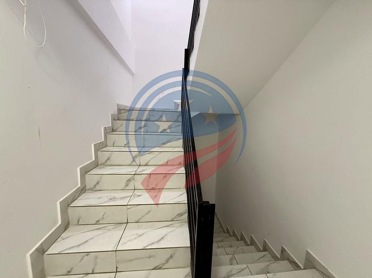 Apartament cu 3 camere semidecomandat, mobilat în 1 Mai