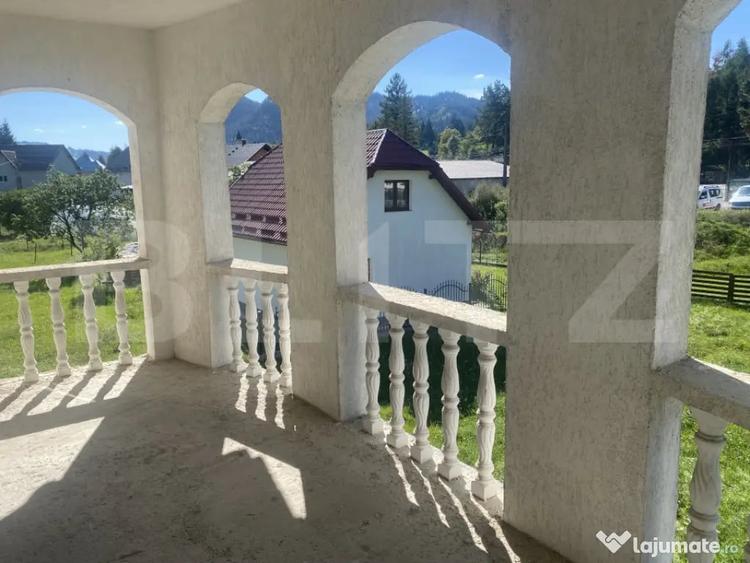 Casă cu 5 camere cu Teren 1755 Mp în Central