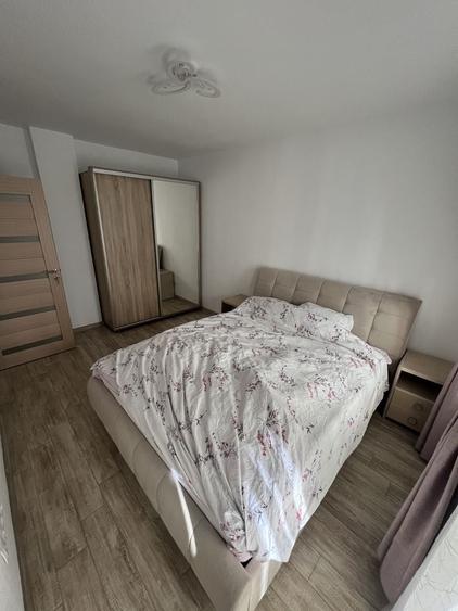 Apartament cu 3 camere decomandat în Florești