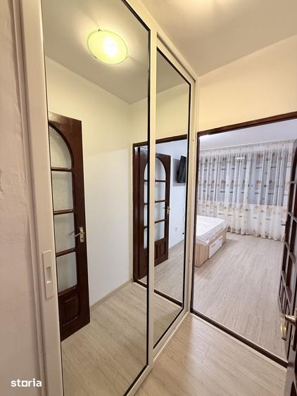 Apartament cu 3 camere decomandat în Cornișa