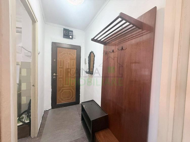 Apartament cu 2 camere semidecomandat, mobilat în Tractorul