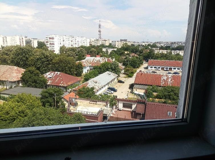 Apartament cu 3 camere decomandat în Berceni