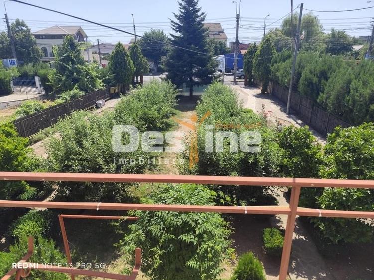 Duplex cu 10 camere cu Canalizare în Albert