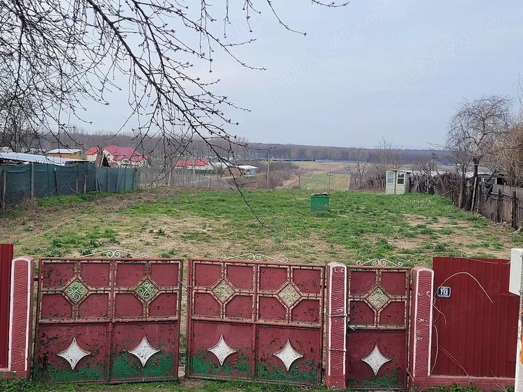 Teren de 2300 mp, în Ivești