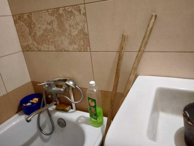 Casă individuală cu 4 camere cu Canalizare în Bariera Vâlcii