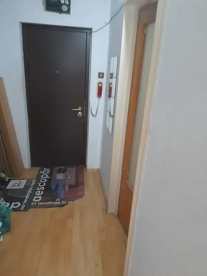 Apartament cu 2 camere semidecomandat, mobilat în Drumul Taberei