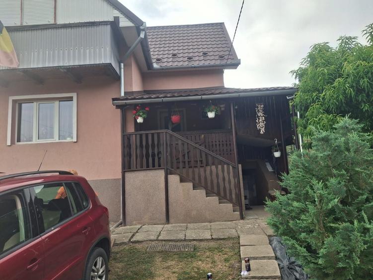 Casă cu 4 camere în Sânpetru