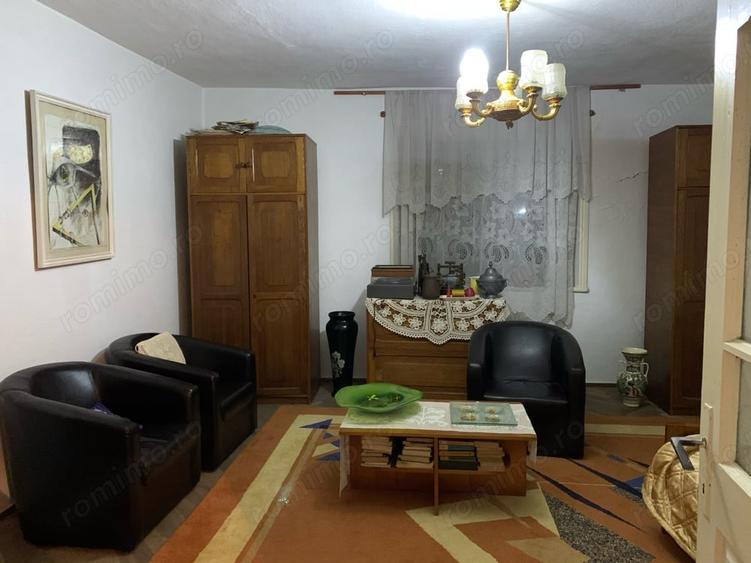 Casă cu 4 camere cu Teren 2000 Mp în Jurilovca