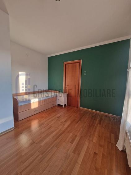 Casă individuală cu 5 camere cu Canalizare în Central