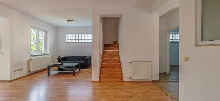 Casă cu 5 camere cu Canalizare în Barbu Văcărescu