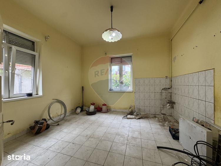 Casă cu 3 camere cu Teren 862 Mp în Central