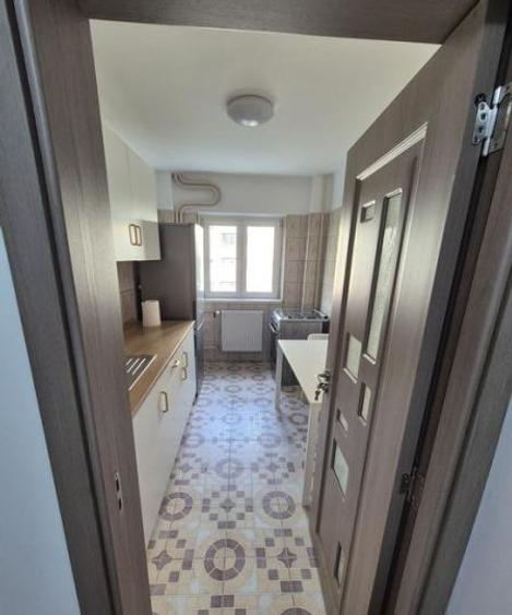 Apartament cu 2 camere decomandat, mobilat în Tei