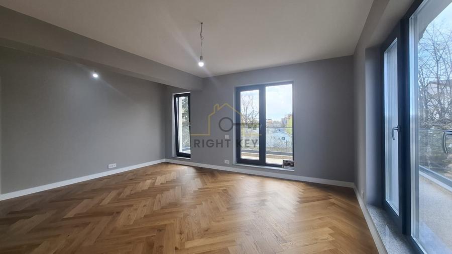 Apartament cu 3 camere decomandat în Băneasa