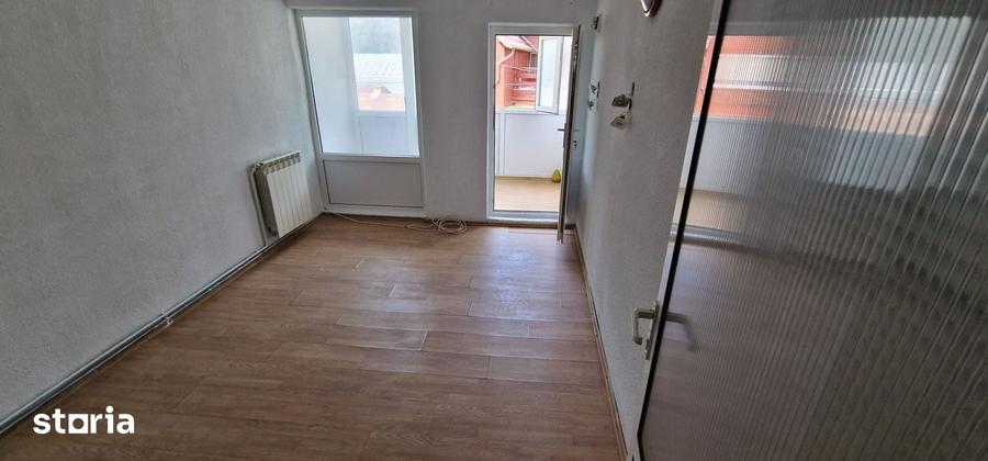 Apartament cu 3 camere în Cezar Petrescu