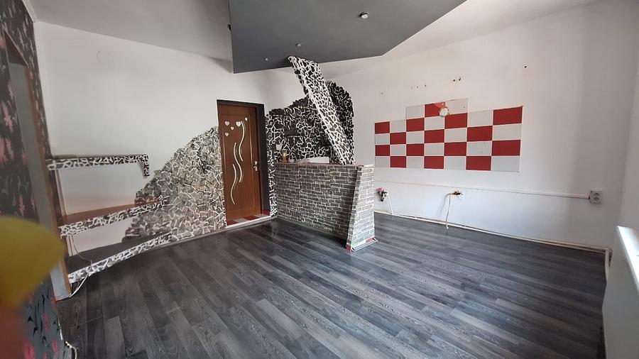 Casă cu 5 camere cu Garaj în Ghirodei