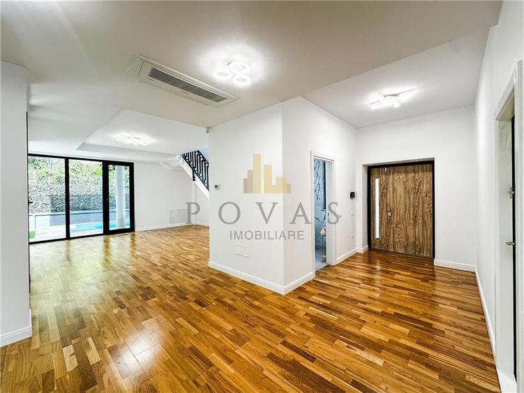 Casă individuală cu 5 camere cu Piscina în Iancu Nicolae