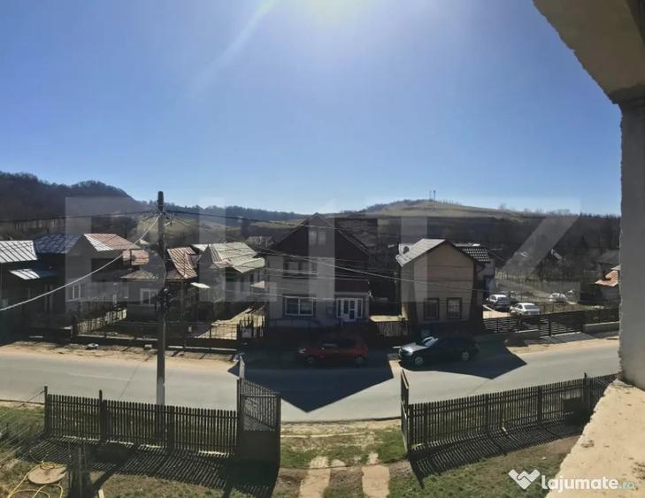 Casă cu 2 camere cu Teren 3050 Mp în Bezdead