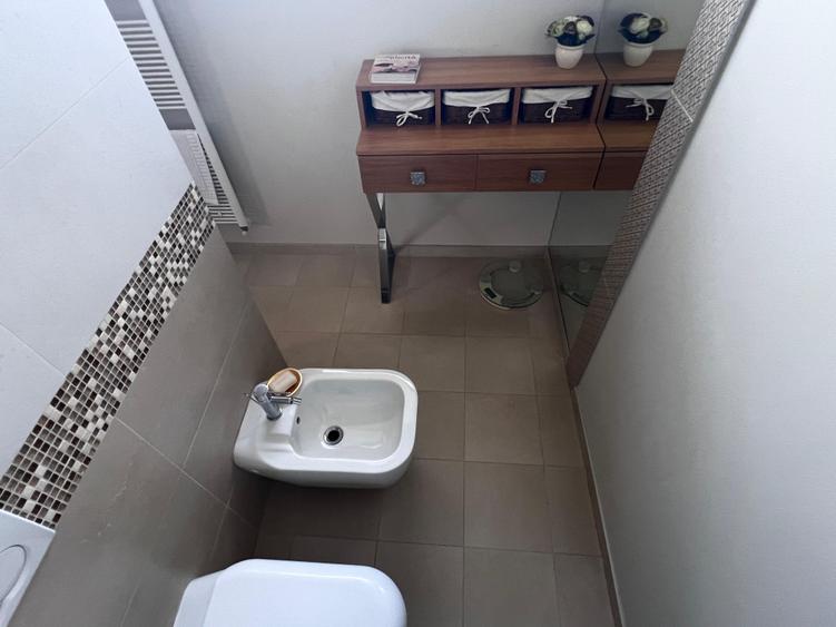 Apartament cu 3 camere decomandat în Lunei