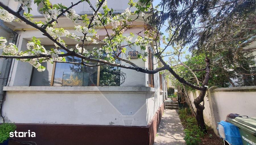 Casă cu 5 camere cu Teren 200 Mp în Grivița