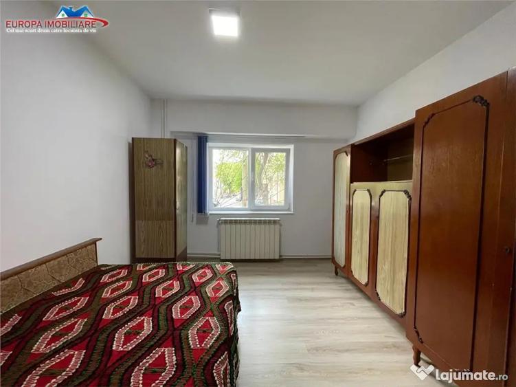 Apartament cu 3 camere decomandat în E3