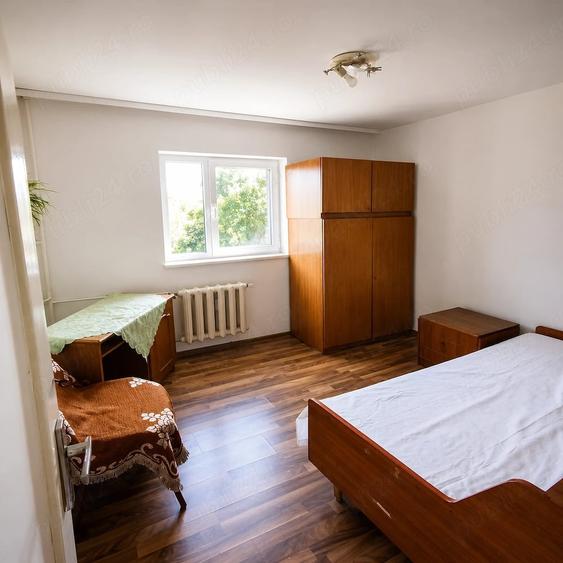 Apartament cu 3 camere semidecomandat în Bularga