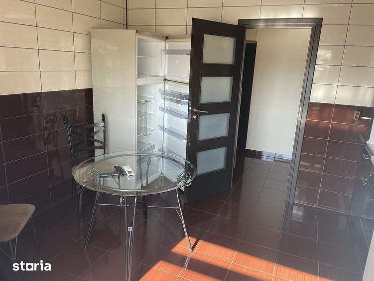 Apartament cu 3 camere decomandat în Centrul Civic