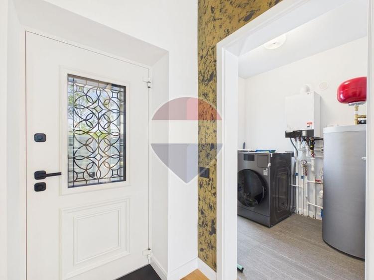 Casă individuală cu 5 camere cu Teren 417 Mp în Ostratu