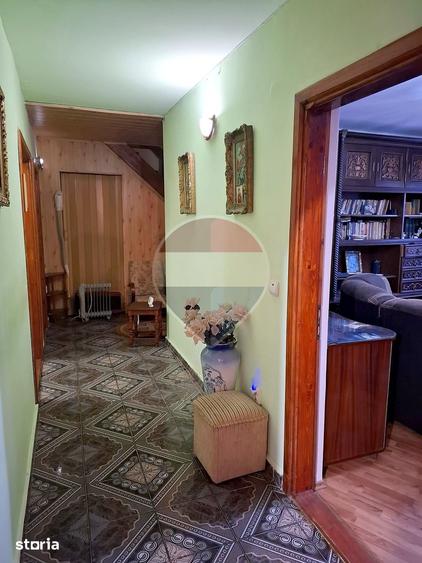 Casă cu 7 camere cu Teren 826 Mp în Provița de Sus