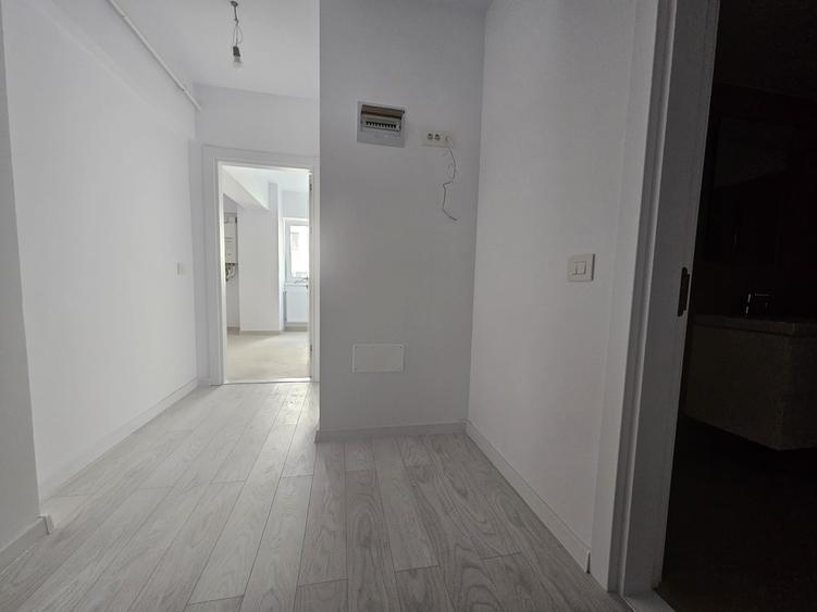 Apartament cu 3 camere semidecomandat în Popas Păcurari