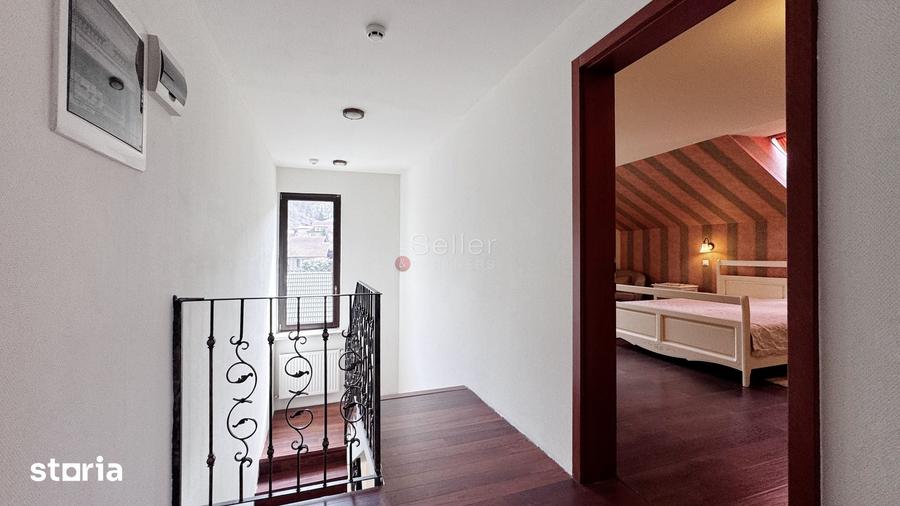 Casă cu 8 camere cu Teren 280 Mp în Central