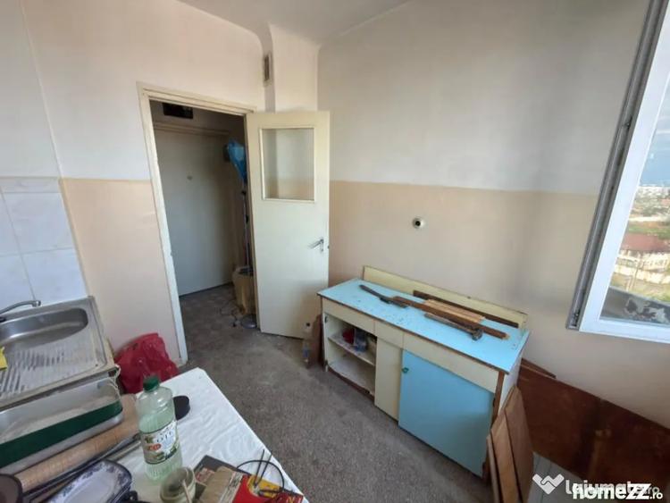 Apartament cu 3 camere semidecomandat în Central