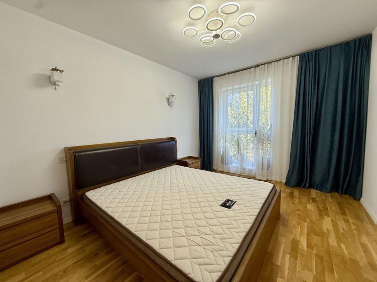 Casă cu 5 camere cu Canalizare în Pipera