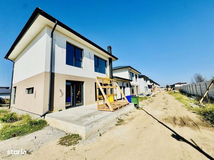 Casă cu 4 camere cu Teren 340 Mp în Domnești