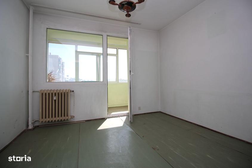 Apartament cu 3 camere semidecomandat în Titan