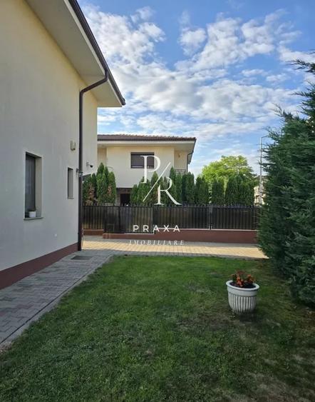 Duplex cu 4 camere cu Canalizare în Florești