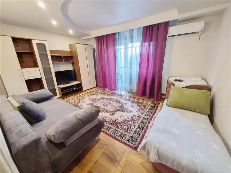 Garsonieră decomandată, mobilată în Lipovei