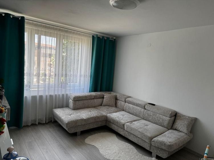 Apartament cu 3 camere decomandat în Cantemir