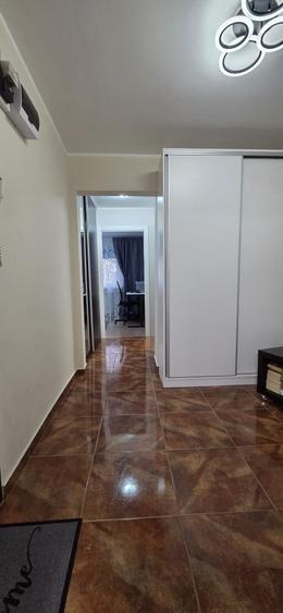 Apartament cu 4 camere decomandat, mobilat în Lacul Tei