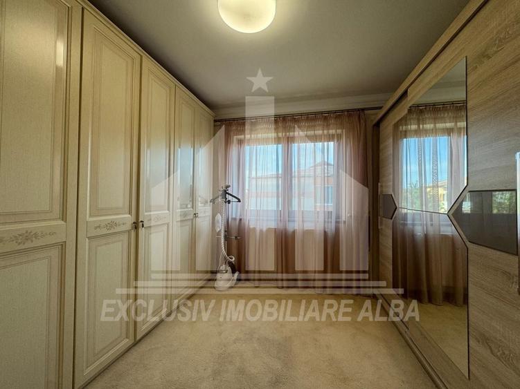 Apartament cu 3 camere decomandat, mobilat în Cetate
