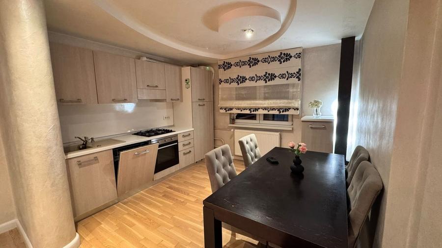 Apartament cu 3 camere în P-ța Muncii