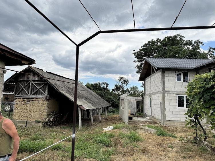 Casă cu 2 camere cu Teren 1034 Mp în Ibrianu
