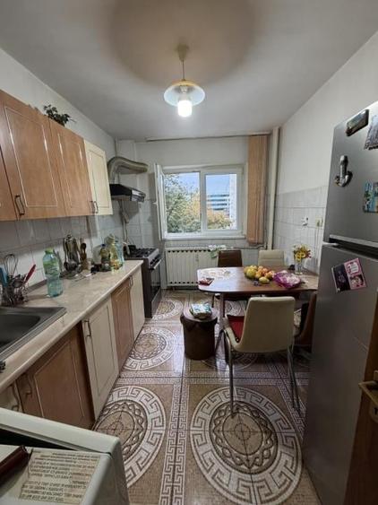 Apartament cu 4 camere în Crângași