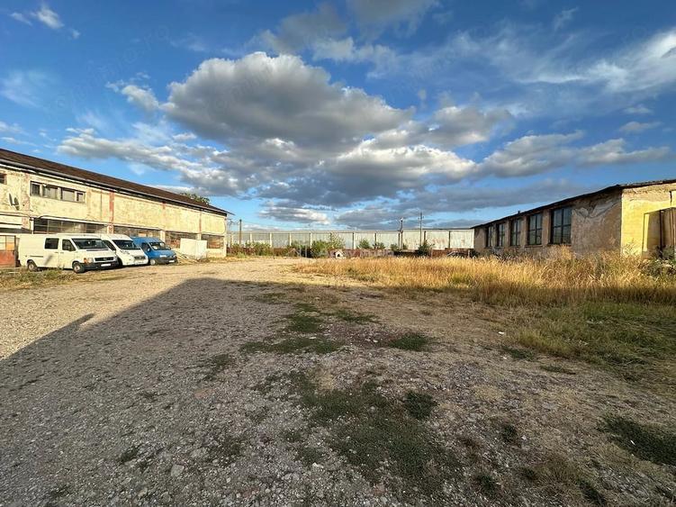 Teren de 17564 mp, în Berzovia