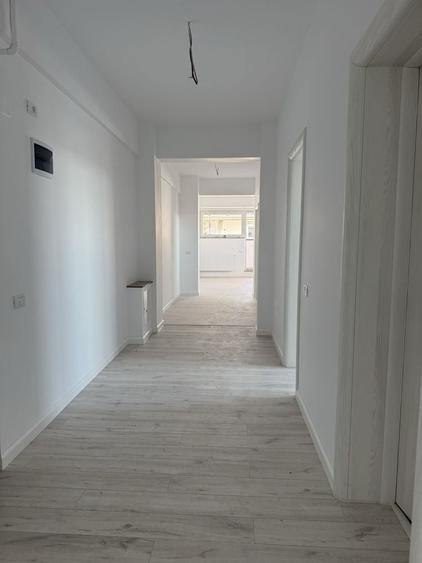 Apartament cu 3 camere decomandat în Roșu