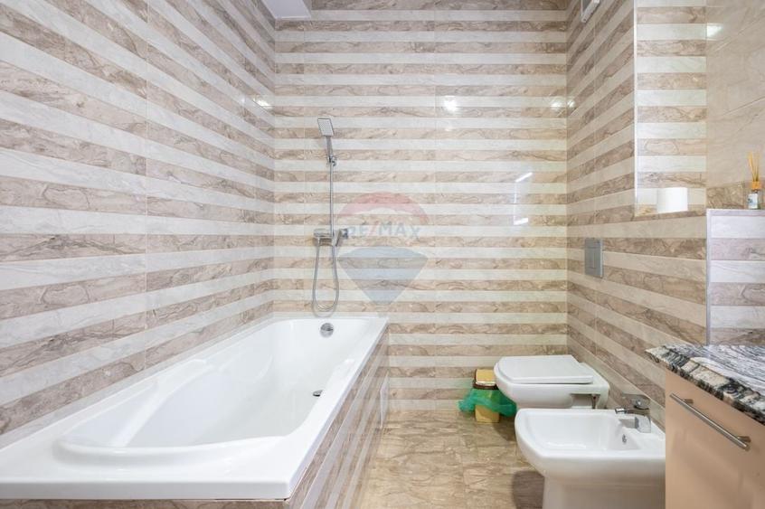 Apartament cu 3 camere decomandat, mobilat în Tractorul